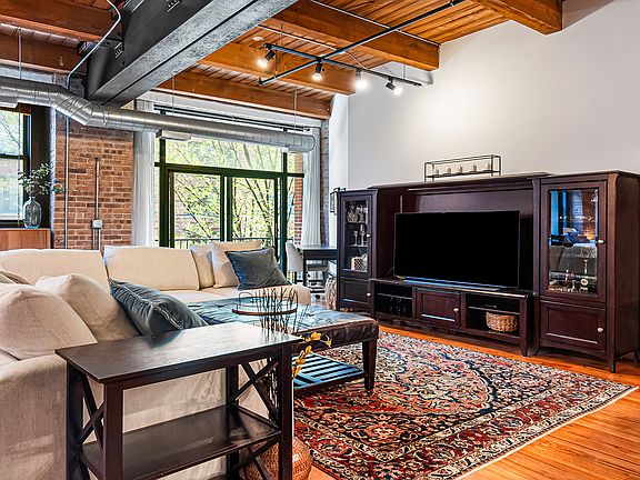 3rd image of 420 W Ontario St APT 301