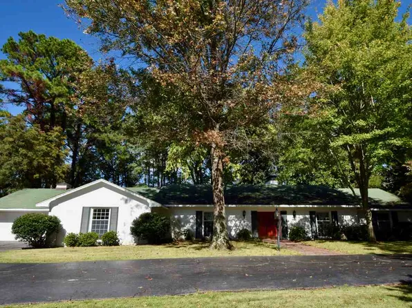49 Farmington Dr, Jackson, TN 38305