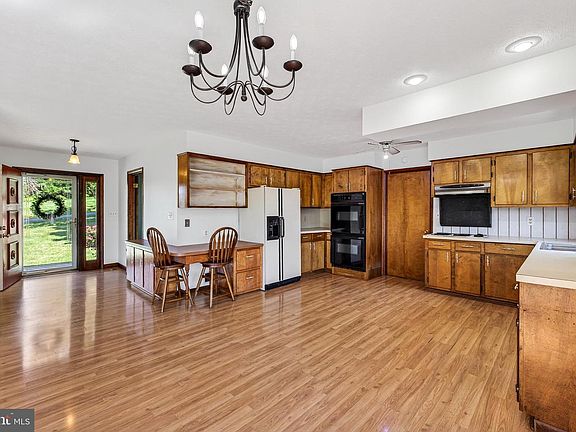 3rd image of 9510 Shenandoah Dr