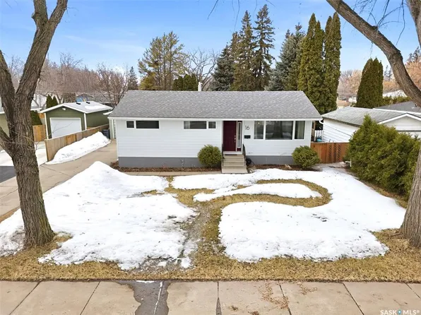16 Pinder CRESCENT, Saskatoon, SK S7J 2K8
