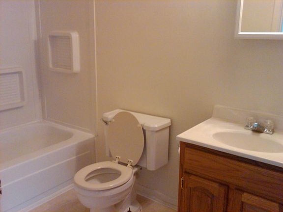 5th image of 305 W Grandview Dr #3