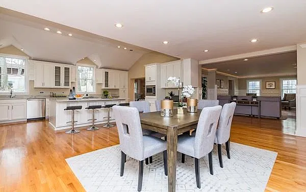 5 bed, 4.5 bath, 6575 sqft, $10,999 — Photo 3