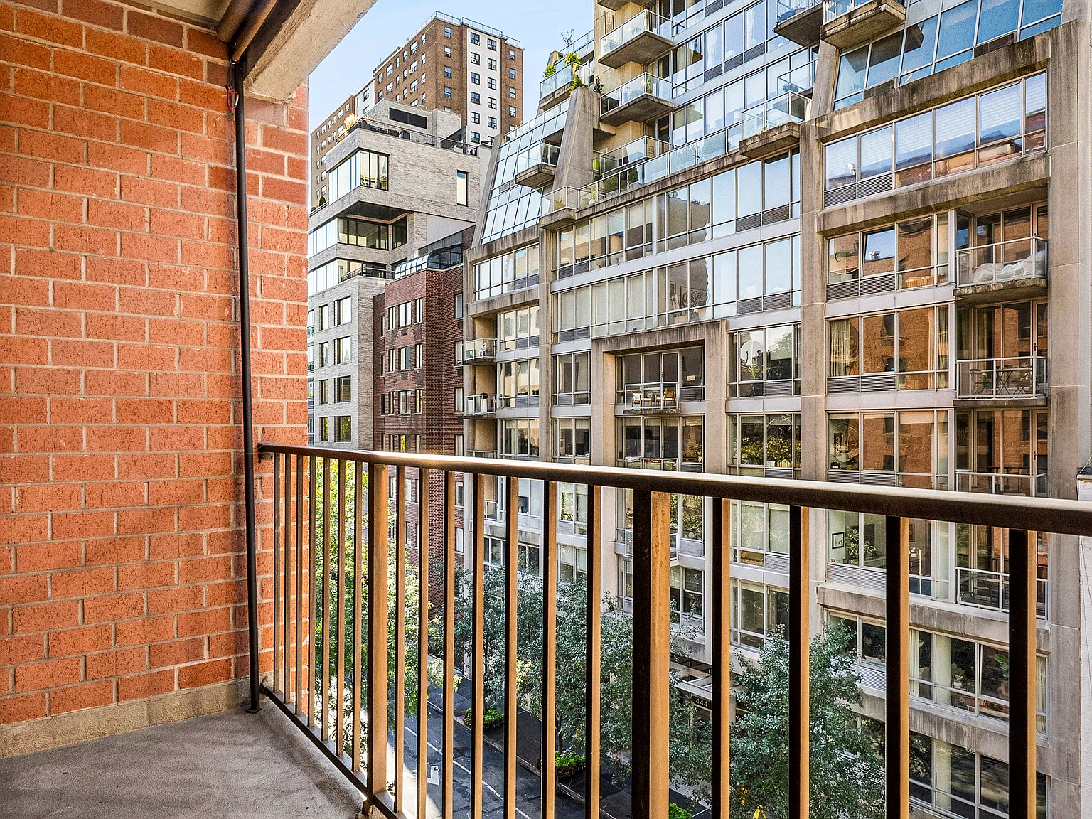 445 West 19th Street — Photo 4