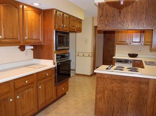 231 E 8th St, Alma, KS 66401