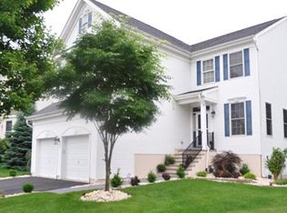 9 Tiffany Ct, Old Bridge, NJ 08857