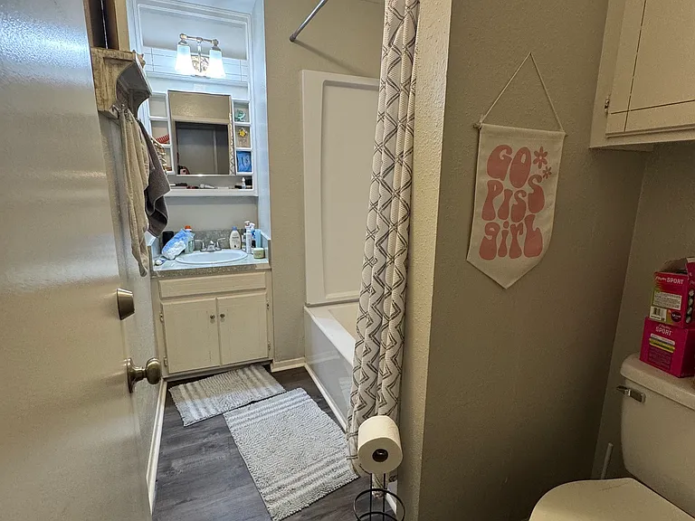 718 W College St #5 — Photo 8
