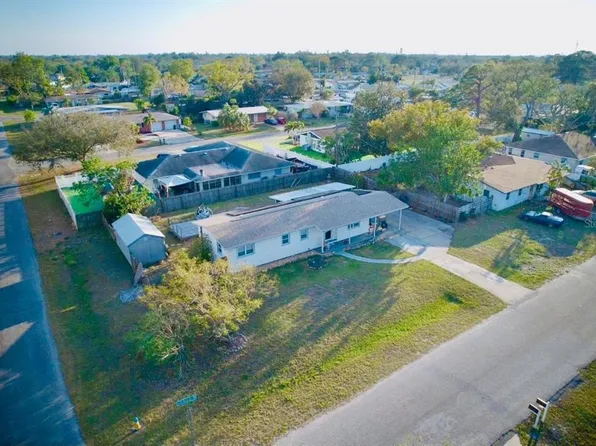 106 65th Avenue Dr W, Bradenton, FL 34207