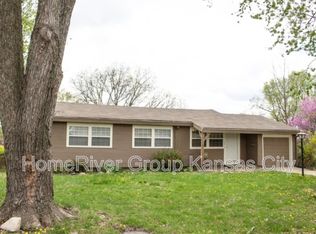 6012 N Charlotte St, Gladstone, MO 64118