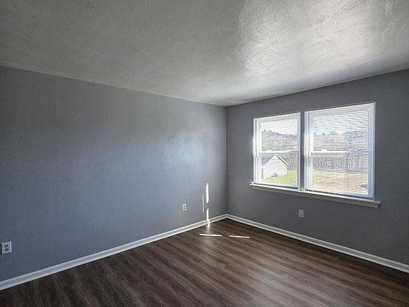 2nd image of 2802 Vinyard Ave NE #1