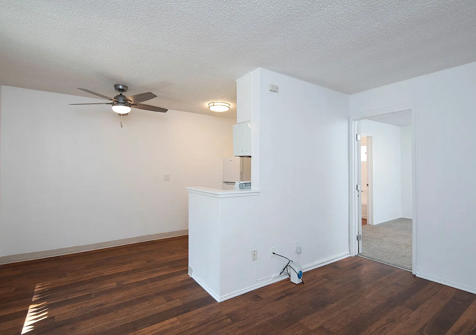 Aztec Pacific Apartments — Photo 4
