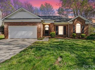 5400 Pecanbluff Ct, Charlotte, NC 28216