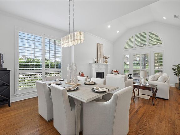 3rd image of 18719 Thorntree Ln