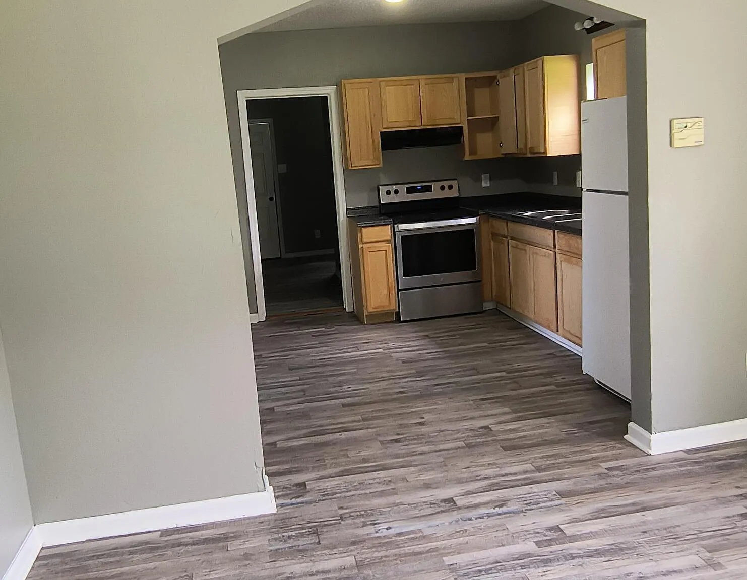 3 bed, 1.0 bath, 960 sqft, $1,400 — Photo 4