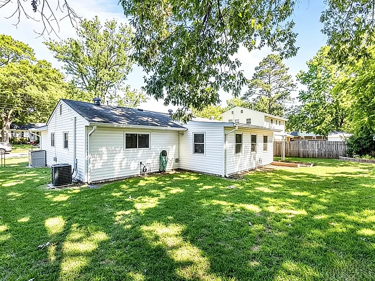 210 E Chickasaw Rd — Photo 20