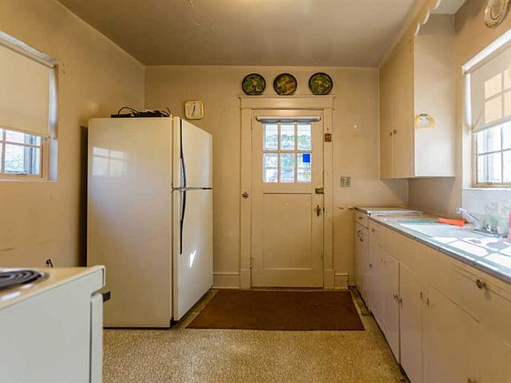 2nd image of 3100 Staunton St