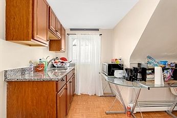 2nd image of 29 Litchfield St #3