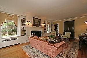 3rd image of 2969 Oak St