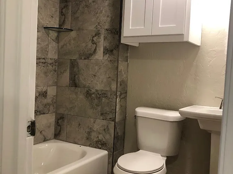 1306 Regina St — Photo 16