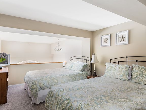 4th image of 236 Edgemere St Unit 128