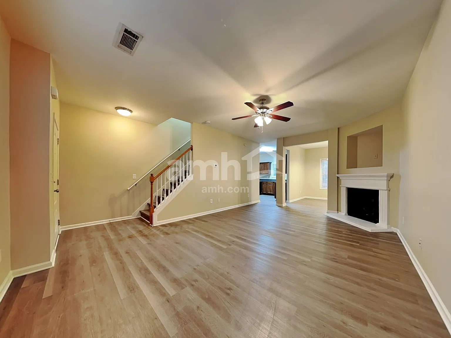 4 bed, 2.5 bath, 1897 sqft, $2,015 — Photo 3
