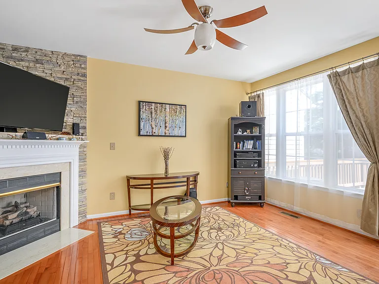 46180 Aisquith Ter — Photo 24