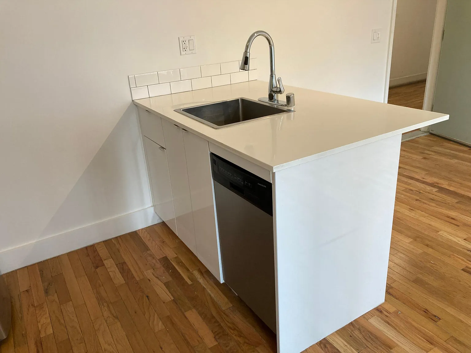 1 bed, 500 sqft, $1,550 — Photo 3