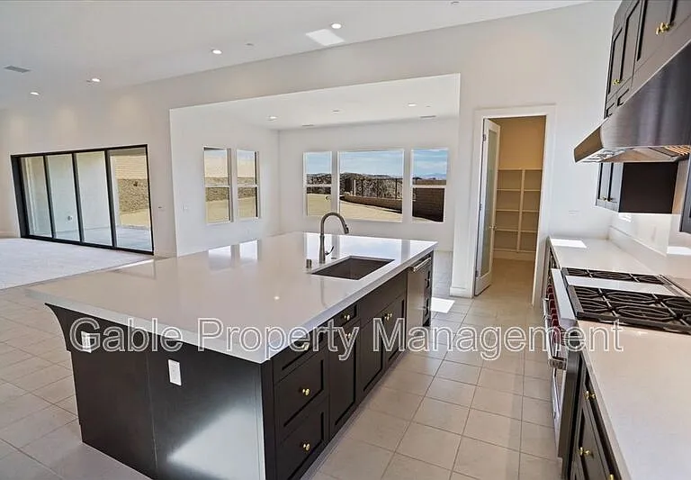 30000 N Camino Los Robles — Photo 3