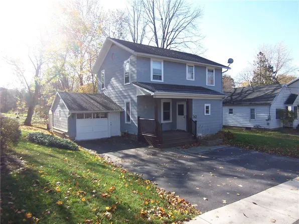 312 Prospect Dr, Palmyra, NY 14522