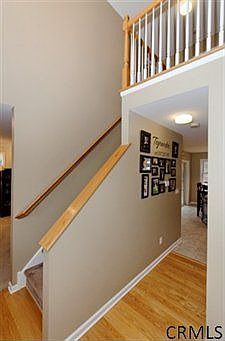 4th image of 42 Brampton Ln