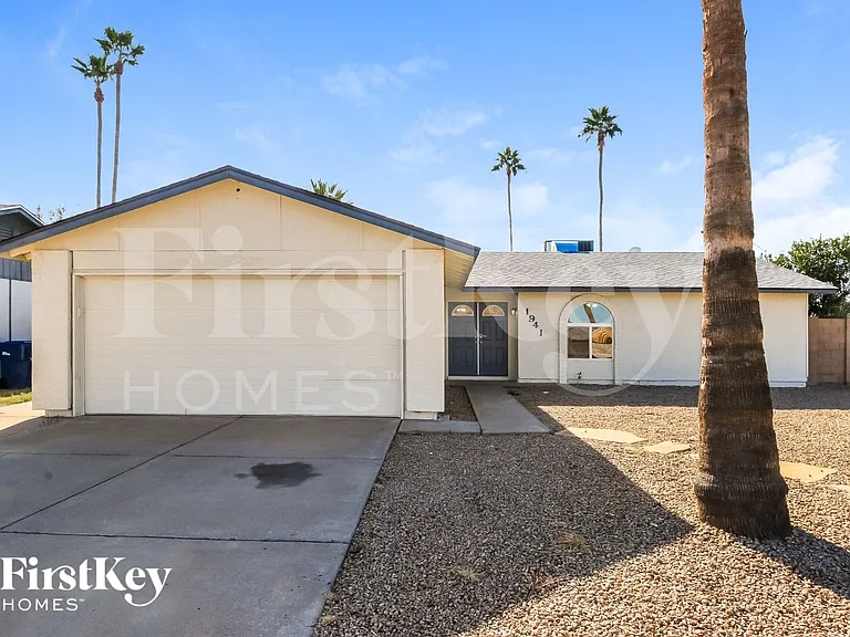 1941 W Portobello Ave — Photo 1