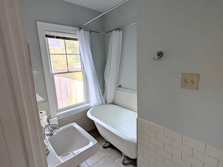 Clawfoot tub in bathroom
