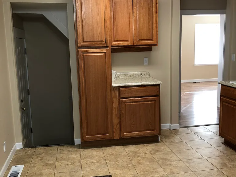 1408 Walnut St — Photo 7