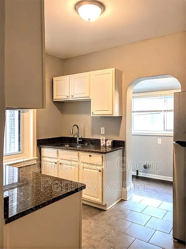 3 bed, 1.0 bath, 1259 sqft, $1,325 — Photo 4