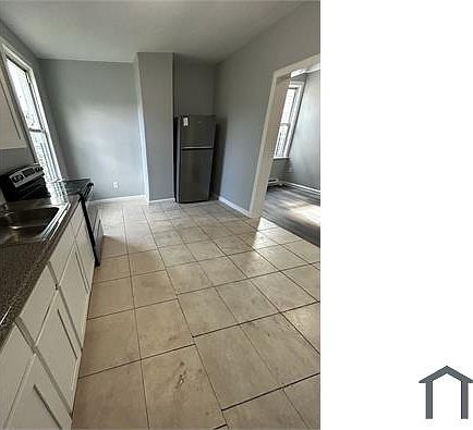 4th image of 486 Walnut St