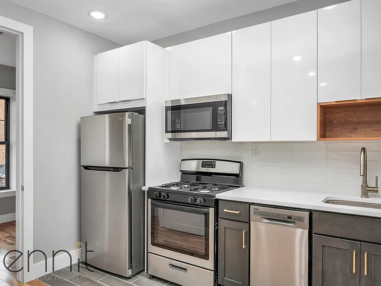 553 E 26th St #2R — Photo 2