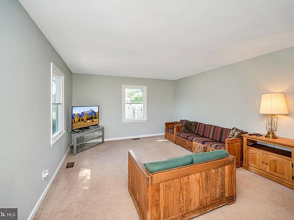 3rd image of 4512 Vicky Ln