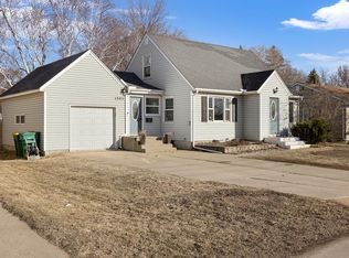 1303 Parallel St, Chaska, MN 55318
