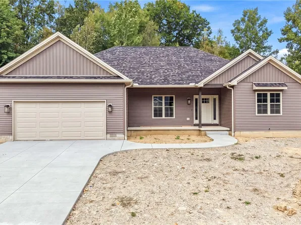 2310 Wilshire Dr, Cortland, OH 44410