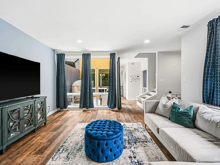 1116 Bering Dr #25 — Photo 9