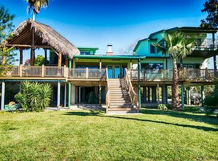 319 W Shore Dr, Clear Lake Shores, TX 77565