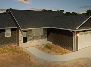 2557 N Stellita Cir, De Pere, WI 54115