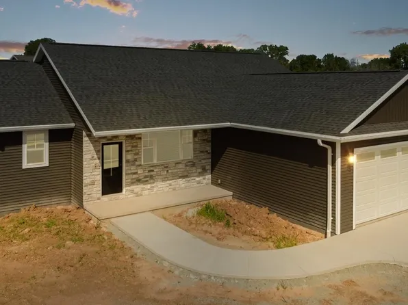 2557 N Stellita Cir, De Pere, WI 54115