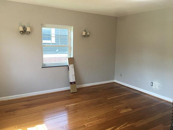 3rd image of 909 Ellison Ave #1-3