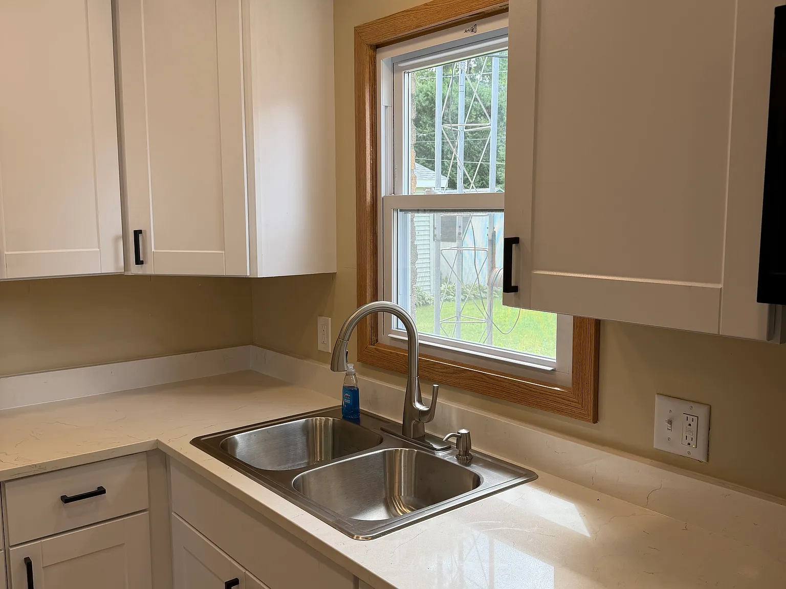 3 bed, 1044 sqft, $2,200 — Photo 4
