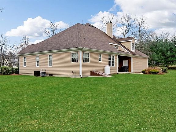 4th image of 12 Teaberry Ln