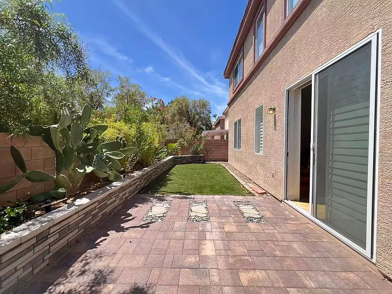 538 Los Hermanos St — Photo 26