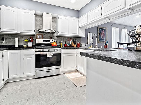 4th image of 268 Dunleith Dr