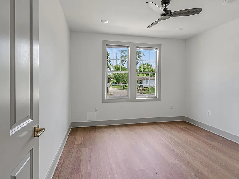 988 Terrace Ave — Photo 6