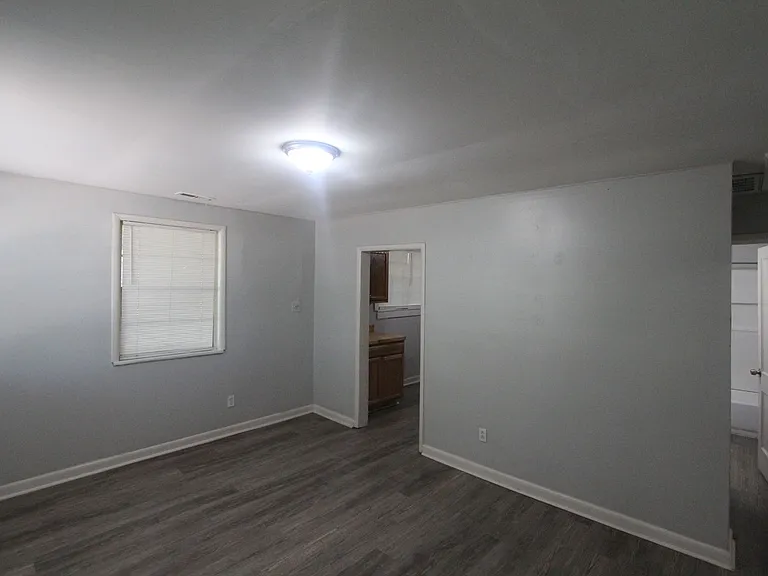 1433 Rayfield Dr — Photo 3