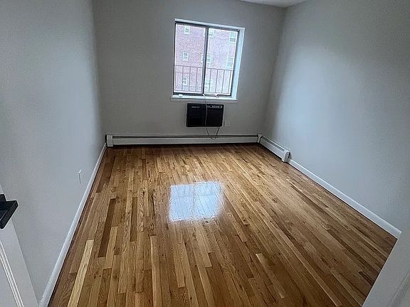 3rd image of 1640 Saint Peters Ave Floor 1